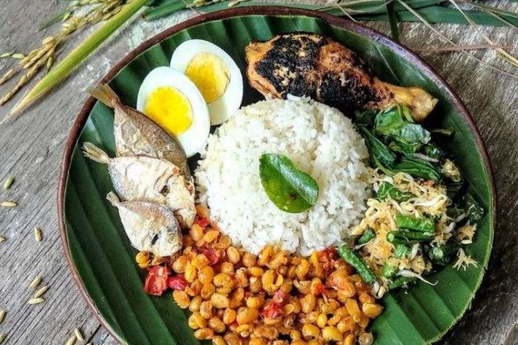Sego wiwit adalah sajian dalam tradisi menyambut panen padi di Jawa. 