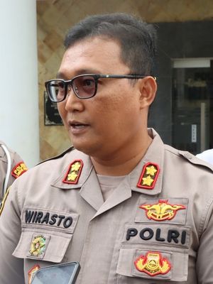 Kapolres Lombok Barat saat diwawancarai media terkait dugaan penimbunan BBM