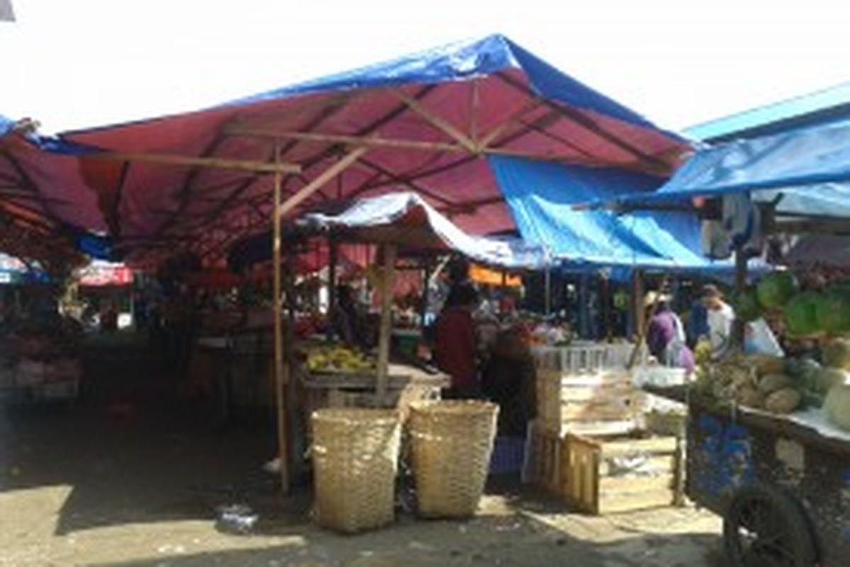 Suasana di Lokasi Binaan pedagang pasar di Pasar Minggu, Jakarta Selatan, Jumat (21/6/2013)