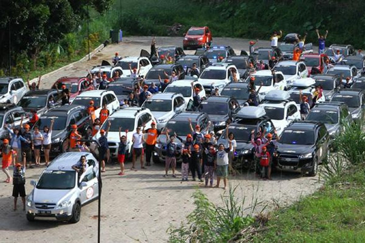 Komunitas Chevrolet Captiva Club dalam sebuah kegiatan petualangan bersama keluarga.