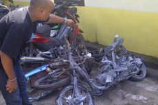 Ledakan Petasan, Motor Hangus dan Dua Remaja Terbakar