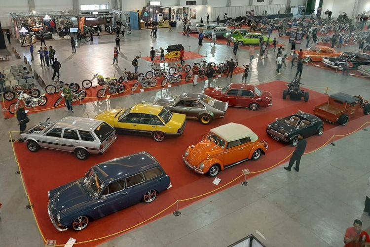 Puluhan mobil klasik ramaikan Kustomfest 2019