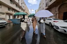 Jemaah Haji Sambut Gembira Saat Hujan Turun di Mekkah, di Tengah Peringatan Cuaca Panas
