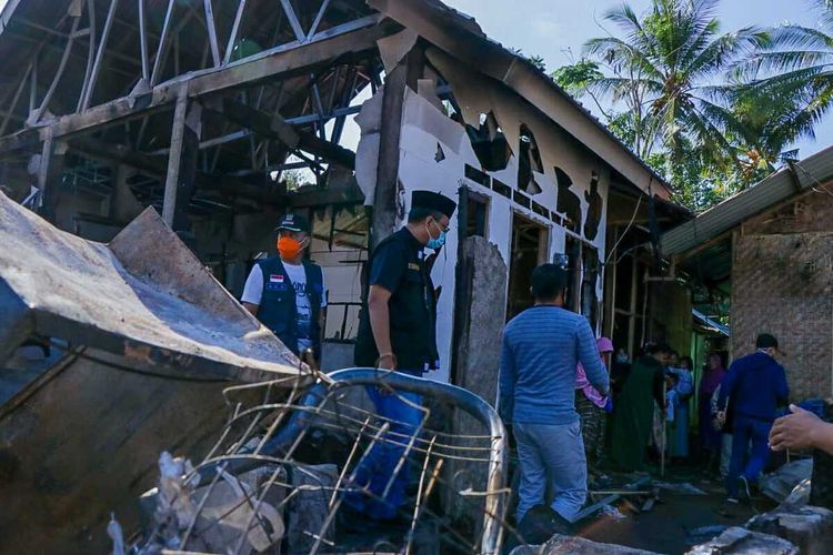 Gubernur NTB, Zulkieflimansyah tengah meninjau lokasi kebakaran di KLU, Minggu (4/10/2020).