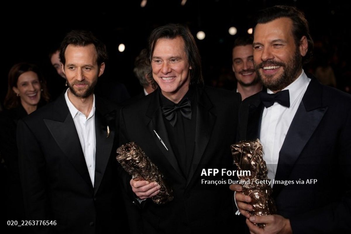 Jim Carrey Terima César Kehormatan di Paris, Penampilan Baru Jadi Sorotan
