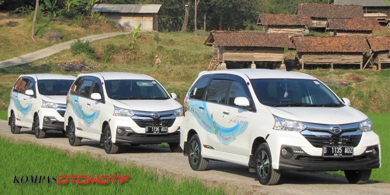 Daihatsu Great New Xenia di kaki Gunung Ceremai saat sesi test drive di Kuningan, Jawa Barat.