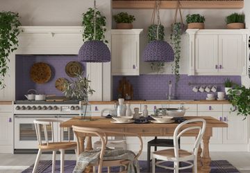 6 Ide Dapur Berwarna Ungu yang Cantik dan Nyaman