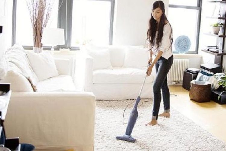 Membersihkan ruangan atau karpet menggunakan penyedot debu (vacuum cleaner), memang praktis. Namun, Anda harus memastikan telah menggunakannya dengan benar.