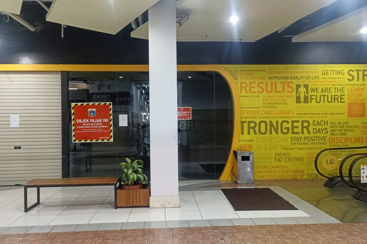 Penampakan Gold's Gym cabang Kalibata City, disegel karena tunggakan pajak daerah