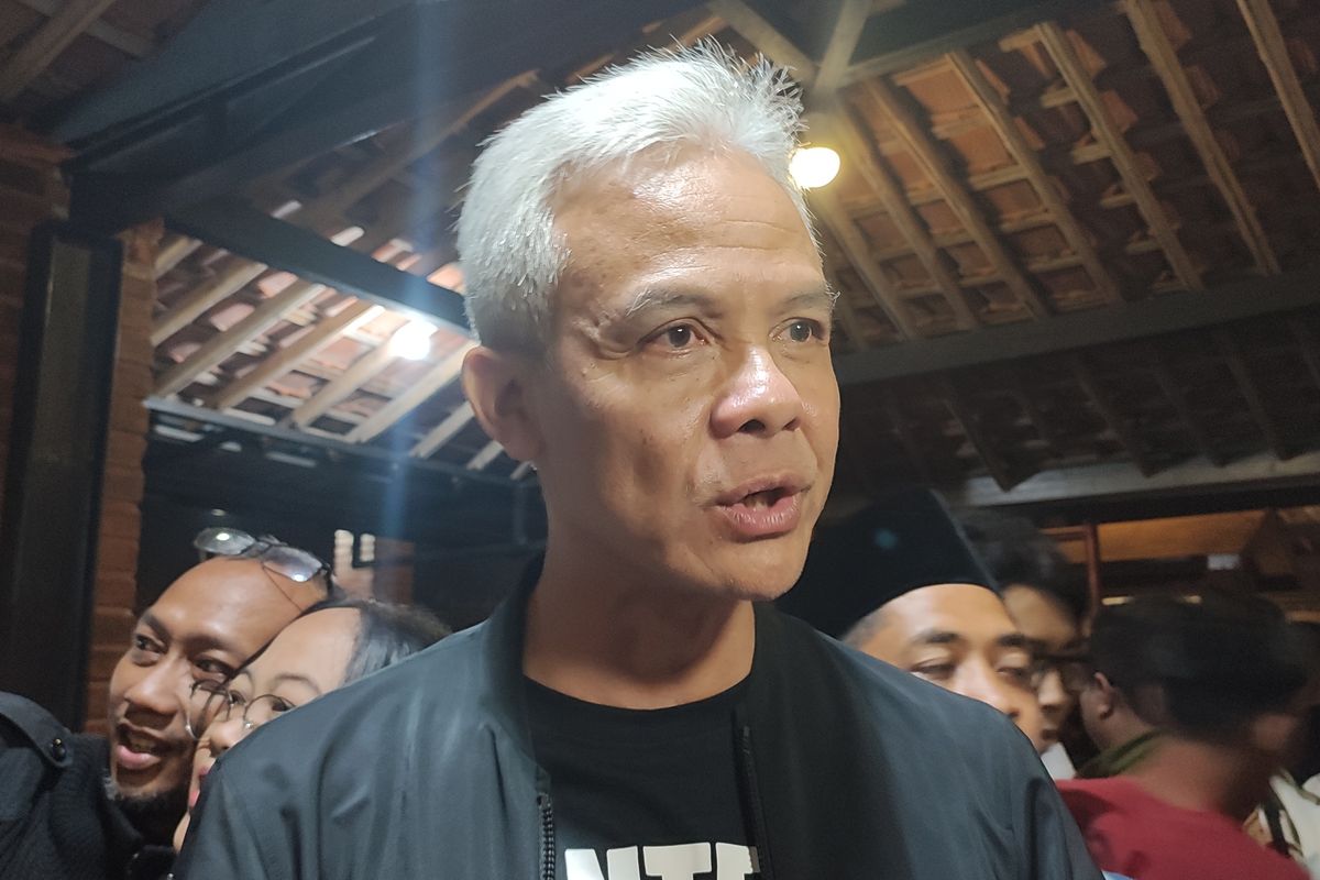 Ketua DPP PDI-P Ganjar Pranowo saat memberikan keterangan, Sabtu (21/9/2024) malam.