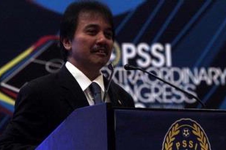 Menteri Pumuda dan Olahraga, Roy Suryo ketika berpidato pada kongres luar biasa PSSI di Hotel Borobudur, Jakarta Pusat, Minggu (17/3/2013). KLB PSSI beragendakan pembahasan penggabungan liga profesional, draft statuta PSSI , penetapan waktu dan tempat kongres tahunan PSSI 2013, dan pembubaran KPSI. 