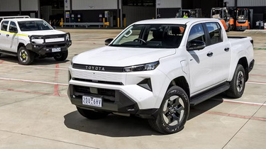 Komparasi Pikap Listrik: Toyota Hilux BEV vs JAC Trekker T9 EV