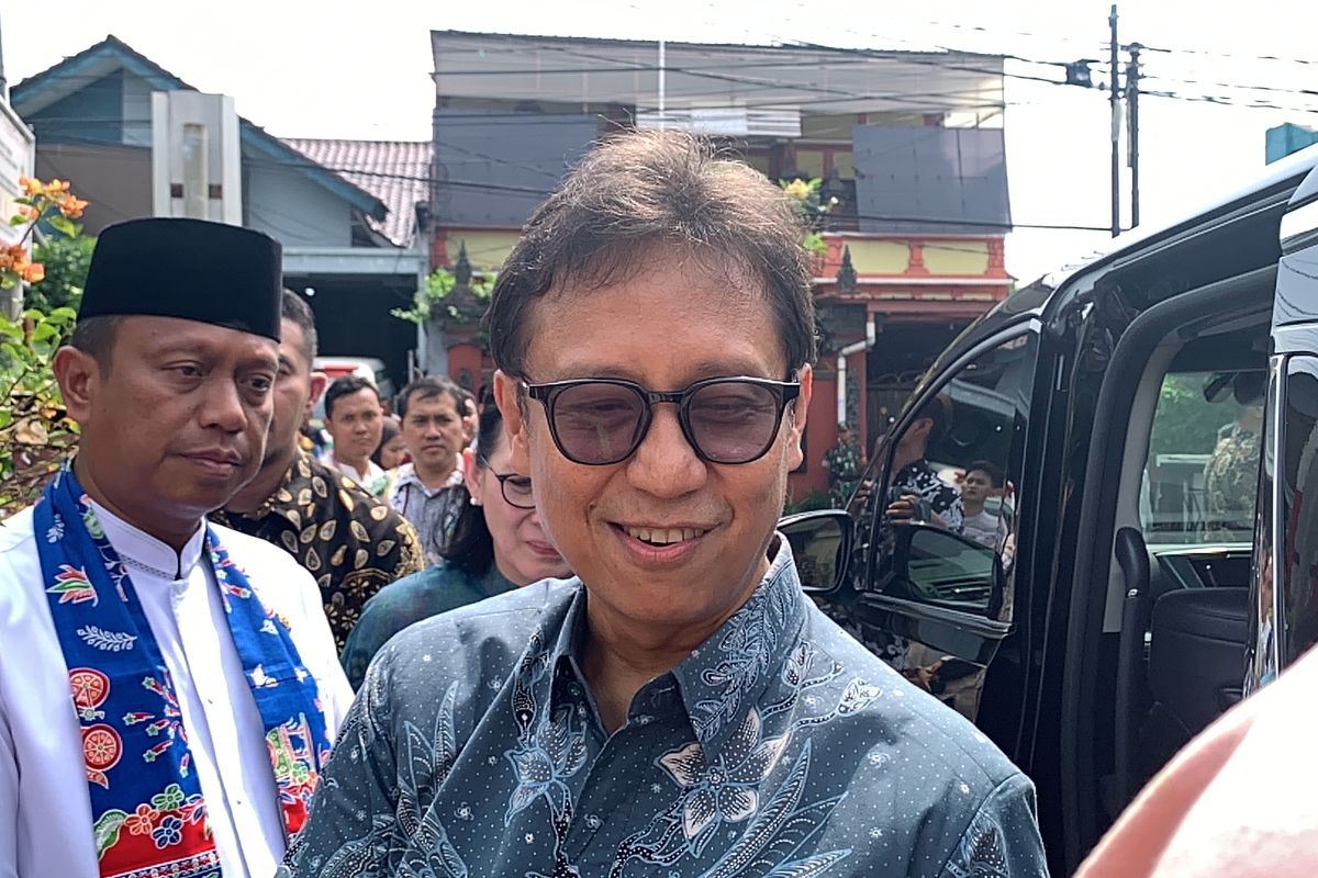 Menteri Kesehatan (Menkes) Budi Gunadi Sadikin saat ditemui di Kantor Kelurahan Rambutan, Kecamatan Ciracas, Jakarta Timur, Jumat (9/5/2025).