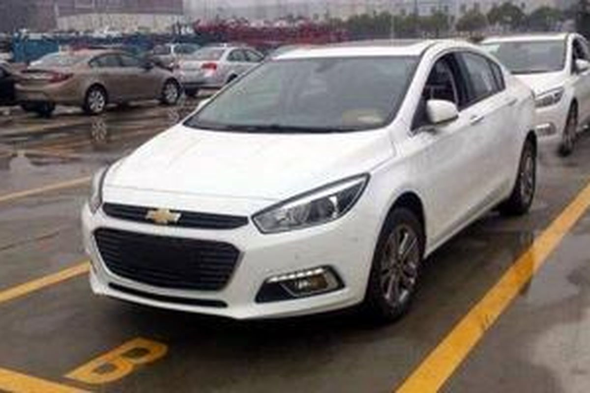 Wajah baru Chevrolet Cruze tertangkap kamera di China.