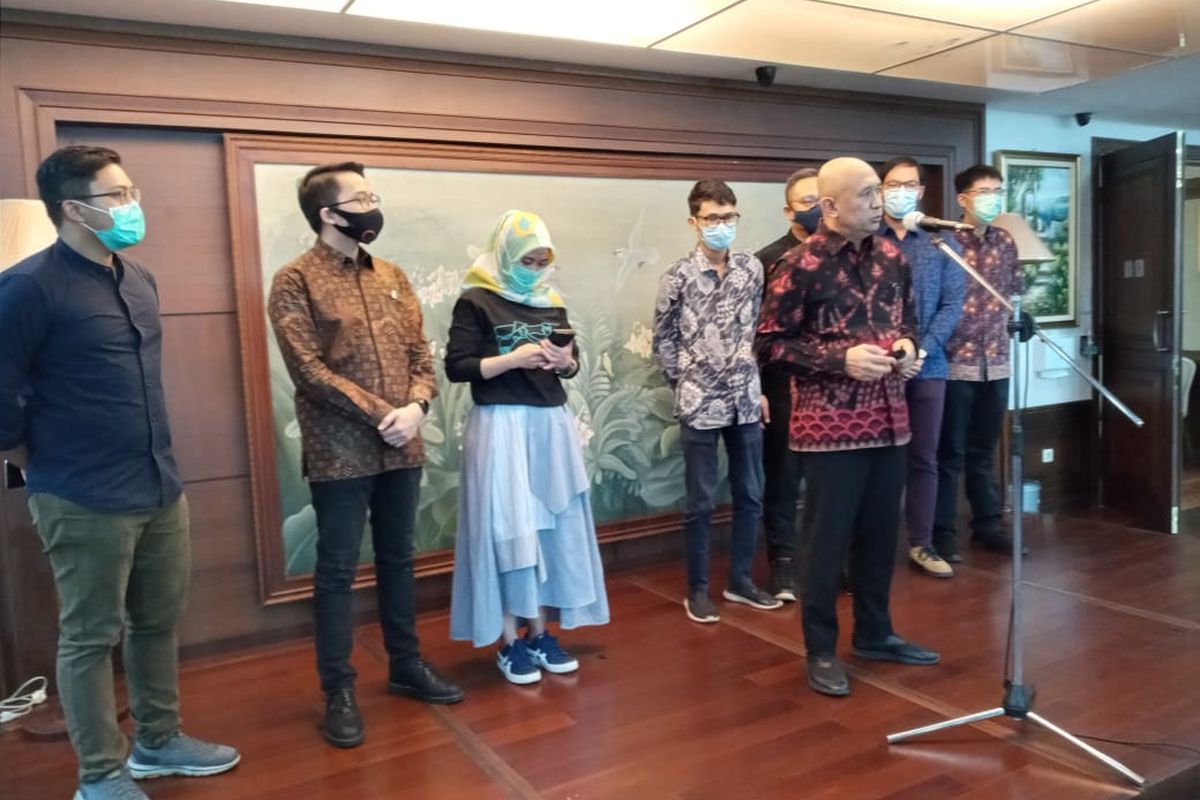 Menkop UKM Teten Masduki bersama ke-8 Startup, di Jakarta, Rabu (15/7/2020). 