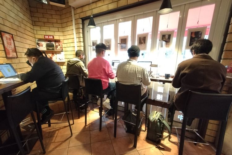 Manuscript Writing Cafe di Jepang