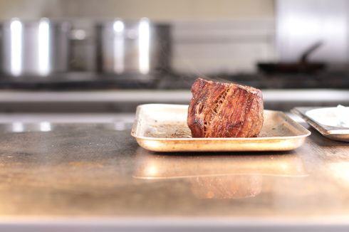 Jangan Langsung Makan Steak Setelah Dimasak, Mengapa? 