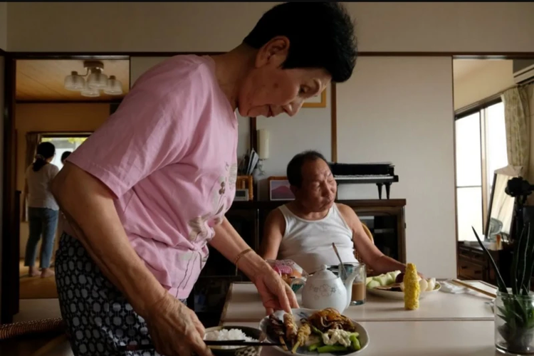 Kakak Hakamada yang berusia 91 tahun, Hideko, telah merawatnya sejak ia dibebaskan dari penjara pada 2014.