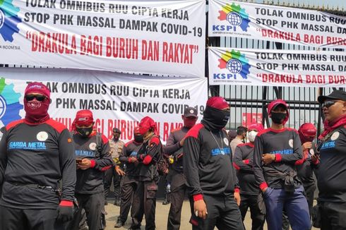 Demo di DPR, Buruh Pertanyakan Dikebutnya Pembahasan Omnibus Law
