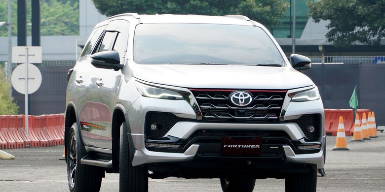 Mau Kredit Toyota Fortuner Gaji Per Bulan Minimal Rp 30 Juta