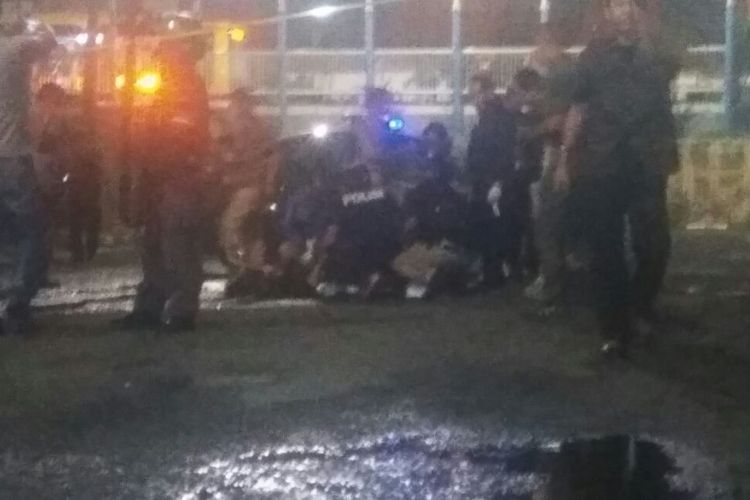 Pelaku penusukan dua polisi ditembak mati di Jalan Falatehan samping TerminalKOMPAS.com/Nibras Nada Nailufar Blok M, Jumat (30/6/2017) malam.