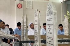 Gibran Ziarah ke Makam Habib Ali Kwitang 