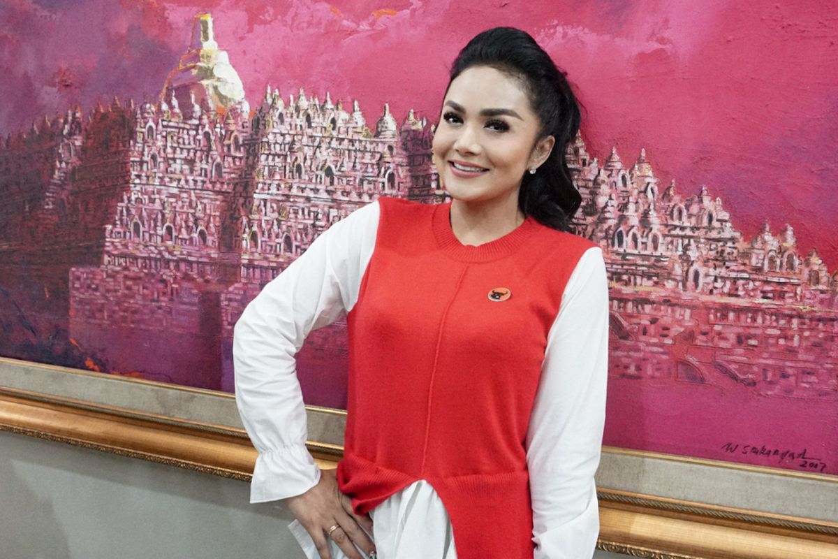 Diva pop Krisdayanti saat ditemui di DPP PDI Perjuangan di Menteng, Jakarta Pusat, Senin (30/7/2018).