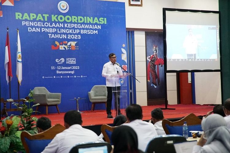 Kementerian Kelautan dan Perikanan (KP) melalui Badan Riset dan Sumber Daya Manusia Kelautan dan Perikanan (BRSDM) gelar Rapat Koordinasi (Rakor) Pengelolaan Kepegawaian dan Penerimaan Negara Bukan Pajak (PNBP) Lingkup BRSDM, di Balai Pelatihan dan Penyuluhan Perikanan Banyuwangi, Rabu (11/1/2023) hingga Kamis (12/1/2023). 