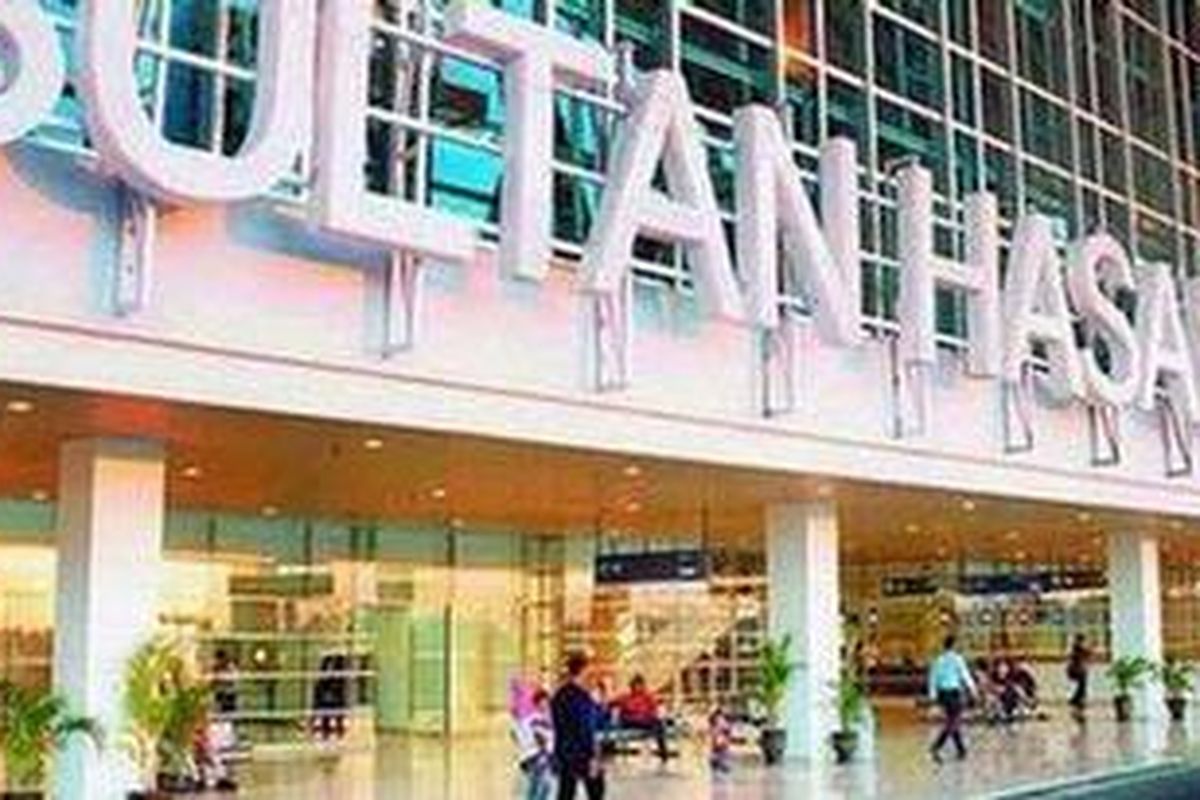 Bandara Internasional Sultan Hasanuddin di Makassar, Sulawesi Selatan. 