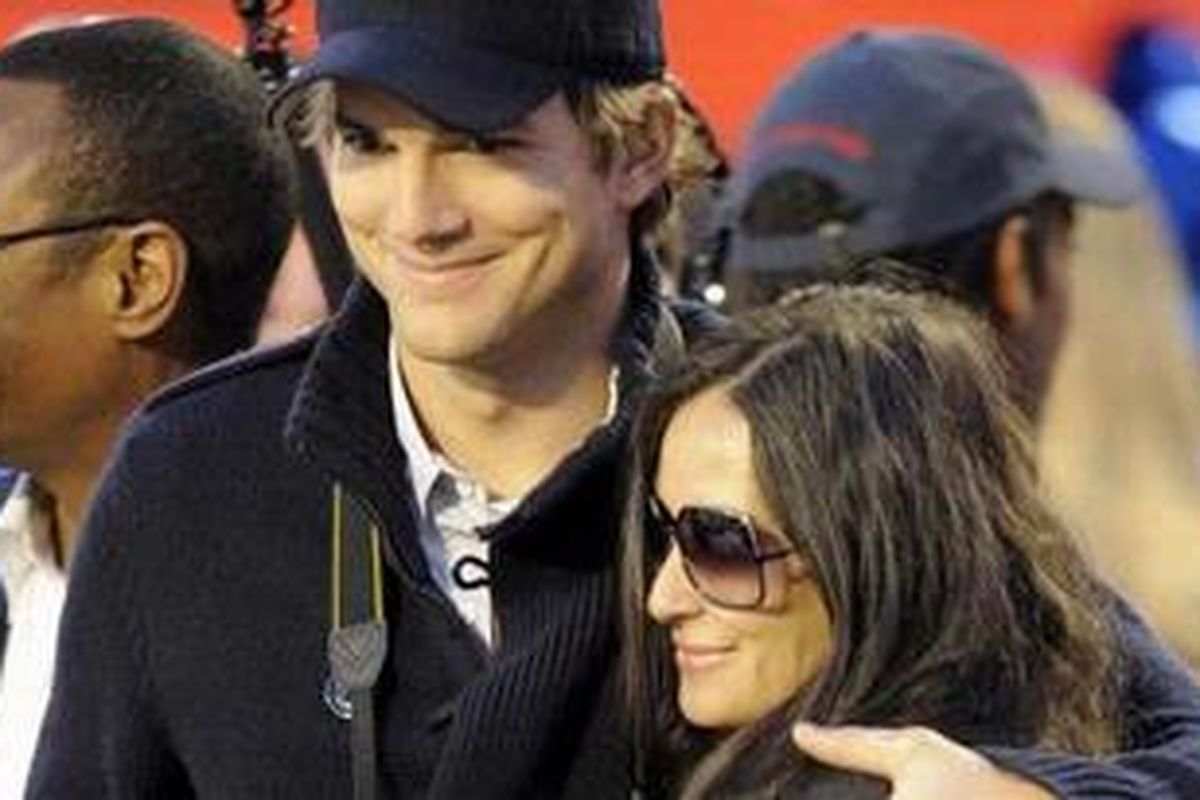 Demi Moore dan suaminya, Ashton Kutcher