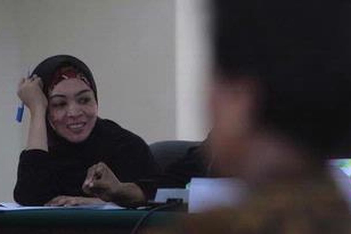 Persidangan terdakwa mantan anggota Badan Anggaran (Banggar) DPR RI Wa Ode Nurhayati, mengagendakan mendengarkan keterangan saksi, berlangsung di Pengadilan Tindak Pidana Korupsi (Tipikor). Jakarta Selasa (28/8/2012), Sidang menghadirkan saksi pedagang handphone asal Palangkaraya Sie Yanto dan Sekjen DPR Nining Indra Saleh.