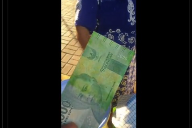 Tangkapan layar uang kertas pecahan Rp 2.000 diwarnai hijau menyerupai uang kertas pecahan Rp 20.000.