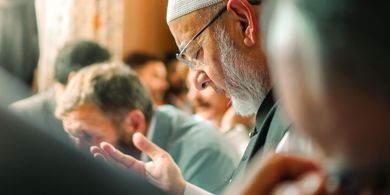 Saat Khatib Membaca Doa Khutbah Jumat, Apakah Makmum Harus Mengucapkan Aamiin?