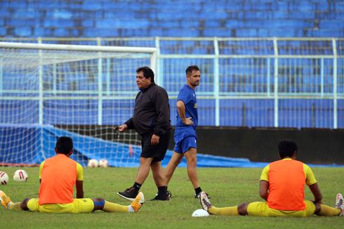 Pelatih Arema FC Berusaha Nikmati Penundaan Kompetisi