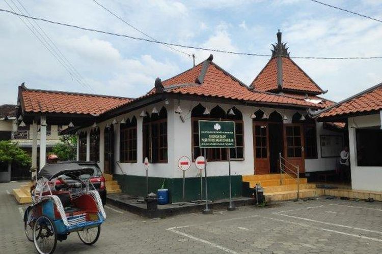 Masjid Nurul Huda Dongkelan atau Masjid Pathok Negara Dongkelan di Kalurahan Tirtonirmolo, Kapanewon Kasihan, Bantul 