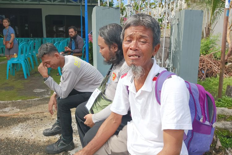 Kisah Budi Iskandar, Hampir Menyerah Cari Lokasi TPS sampai Sujud Syukur dan Menangis Haru