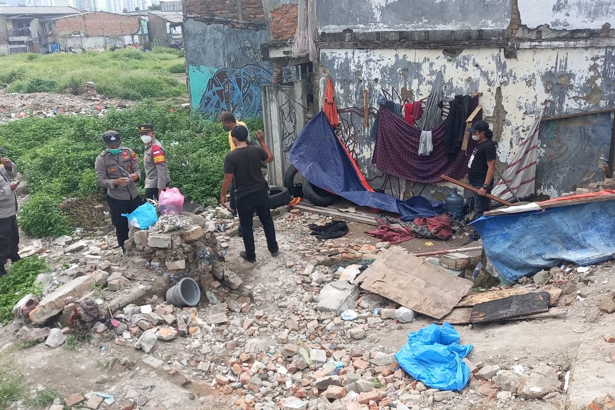 Penggerebekan lokasi rawan peredaran narkoba di Kampung Boncos, Palmerah, Jakarta Barat, Kamis (10/3/2022