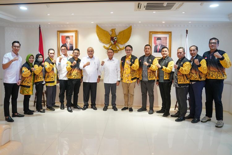 Ketua Umum PB PBI, Jerry Sambuaga, saat diterima Menpora Amali di ruang kerjanya di Lantai 10 Kemenpora, Jakarta, Senin (13/2/2023).