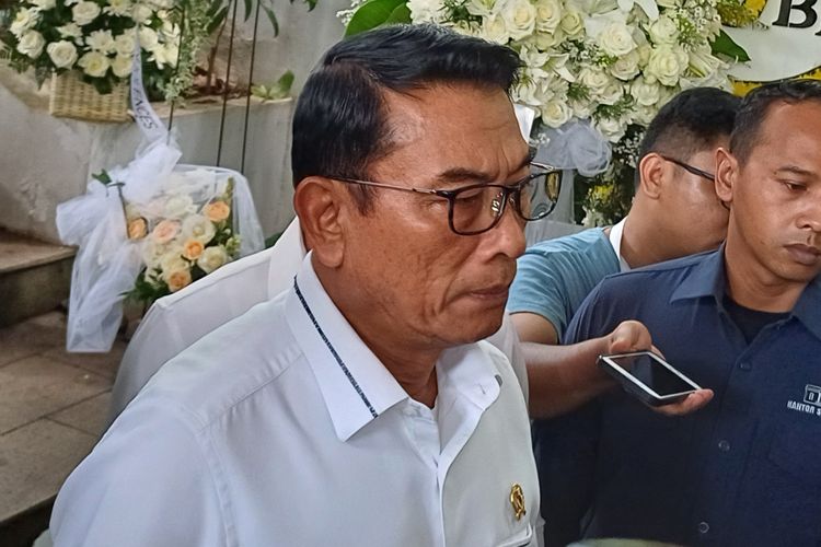 Kepala Staf Kepresidenan Moeldoko saat melayat ke rumah duka almarhum Rizal Ramli di Jalan Bangka IX, Mampang Prapatan, Jakarta Selatan, Rabu (3/1/2024).