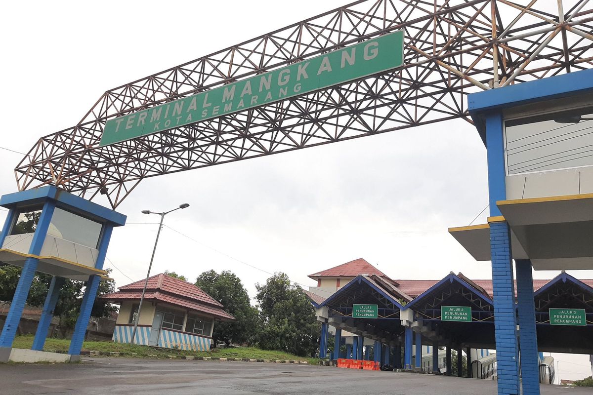 Suasana terminal Mangkang Semarang sejak merebak virus corona.