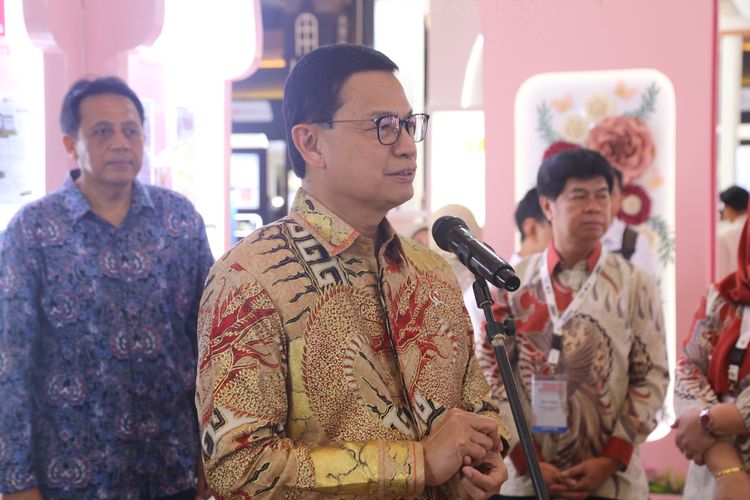 Kepala BPOM Taruna Ikrar dalam sesi wawancara bersama media di acara Indonesia Cosmetic Ingredients (ICI) Expo 2026 yang diadakan oleh Persatuan Perusahaan Kosmetika Indonesia (Perkosmi) pada Rabu (06/05)