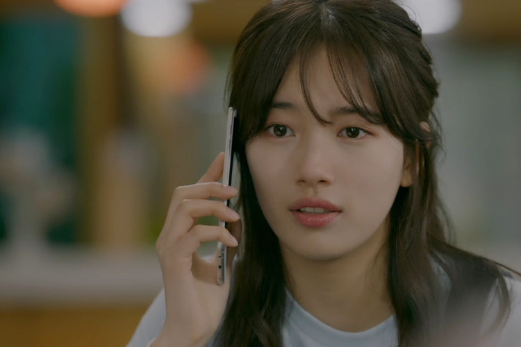 Bae Suzy berperan sebagai No Eul, dalam serial drama romantis Uncontrollably Fond (2016).