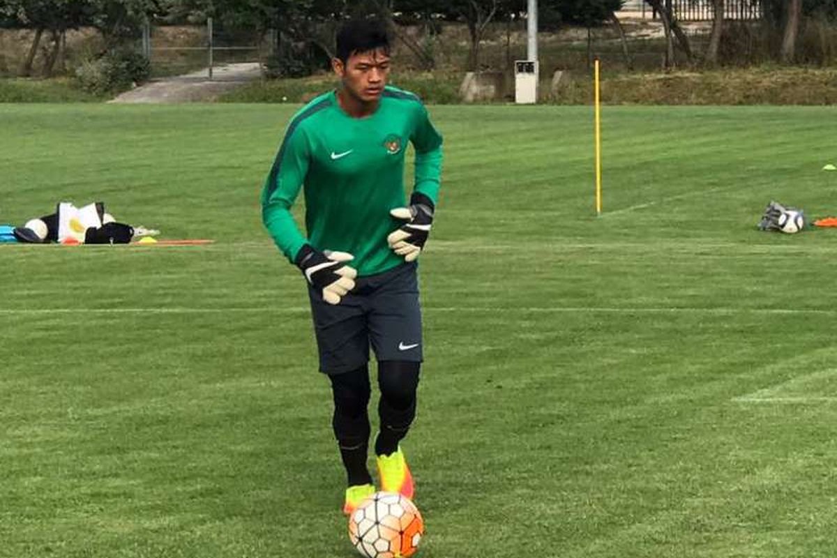 Kiper tim nasional U-19 Indonesia, Muhammad Riyandi. 