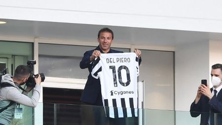 Alessandro Del Piero Resmi Menjadi Pelatih