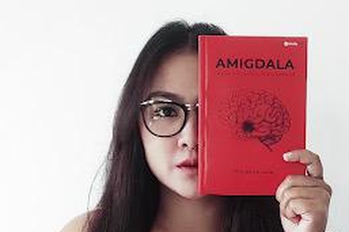 Mpokgaga dengan bukunya berjudul Amigdala: Residu Yang Bersemayam.