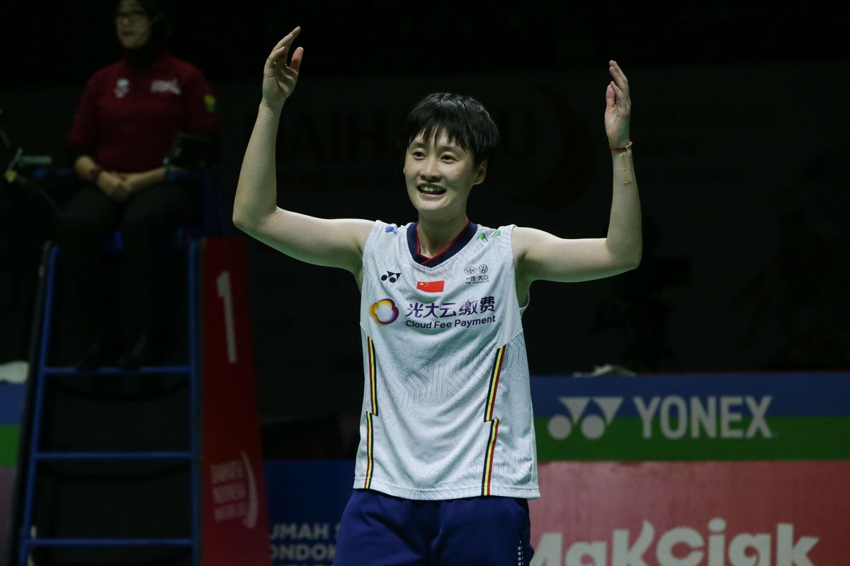 Tunggal putri terbaik China, Chen Yu Fei bertanding melawan tunggal putri Thailand, Ratchanok Intanon pada laga final Indonesia Master 2022 di Istora Senayan, Jakarta, Minggu (12/6/2022). Ia berhasil menjadi juara Indonesia Masters 2022 setelah menang dengan skor 21-16, 18-21, dan 21-15.