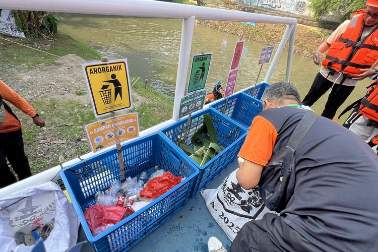 Relawan Ciliwung: Masih Banyak Warga Anggap Sungai sebagai Tempat Pembuangan Sampah