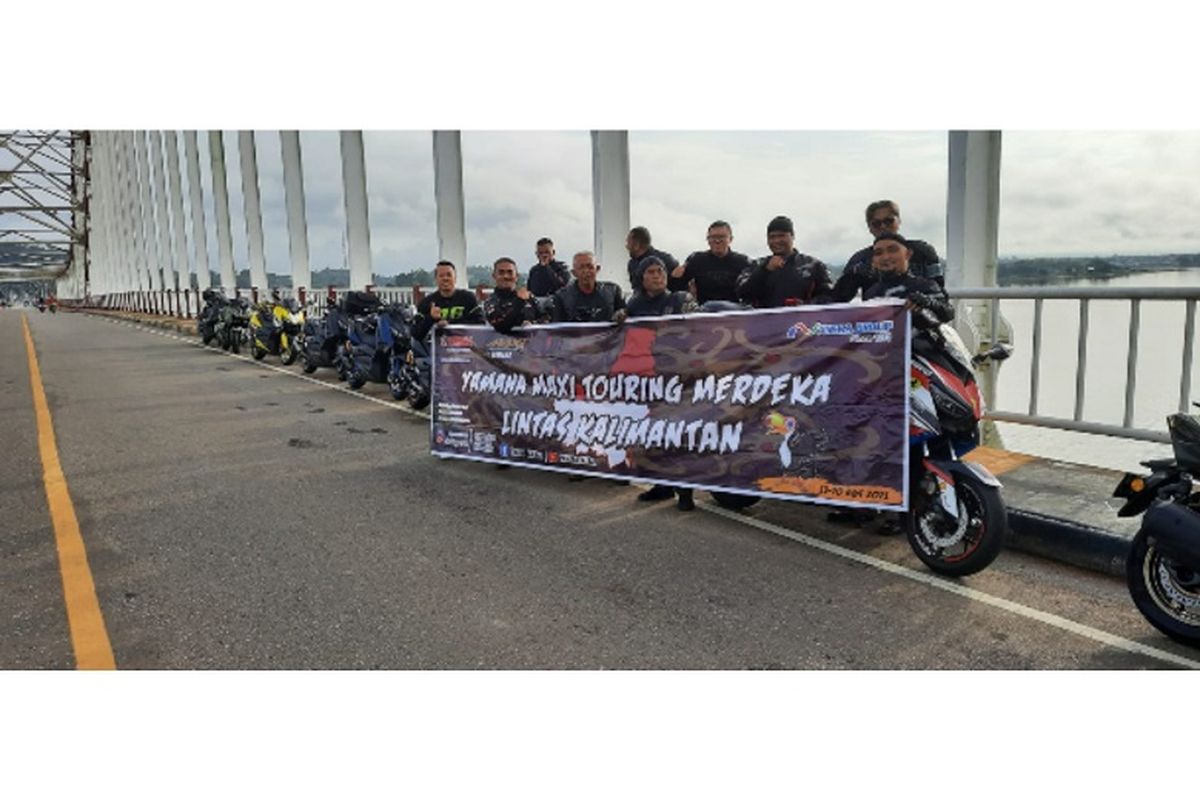Komunitas Maxi Yamaha Kalimantan Barat sedang melakukan Touring Merdeka memutari pulau Kalimantan 