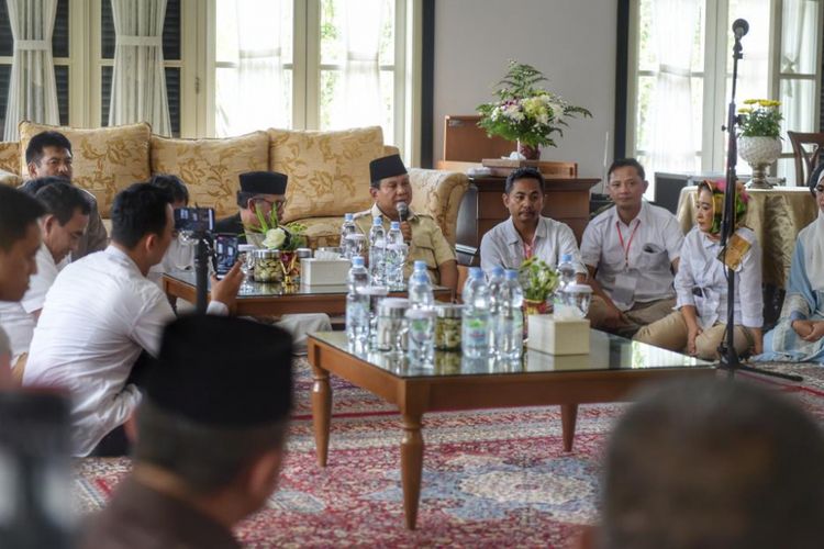 Calon presiden nomor urut 02 Prabowo Subianto saat menggelar acara Prabowo Menyapa di Graha Intan Balarea, Garut, Jawa Barat, Sabtu (17/11/2018).