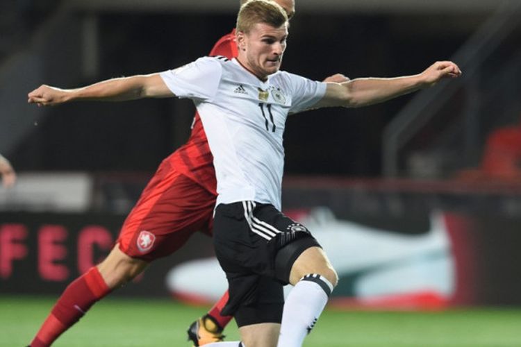 Penyerang tim nasional Jerman, Timo Werner, mencetak gol pembuka di pertandingan kualifikasi Piala Dunia 2018 melawan Republik Ceko di Eden Arena, Jumat (1/9/2017) waktu setempat.
